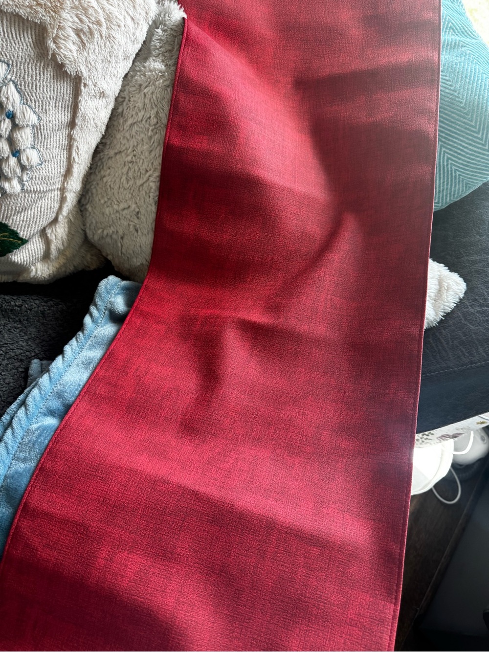 Red Table Runner wipeable - Picture 5 of 6